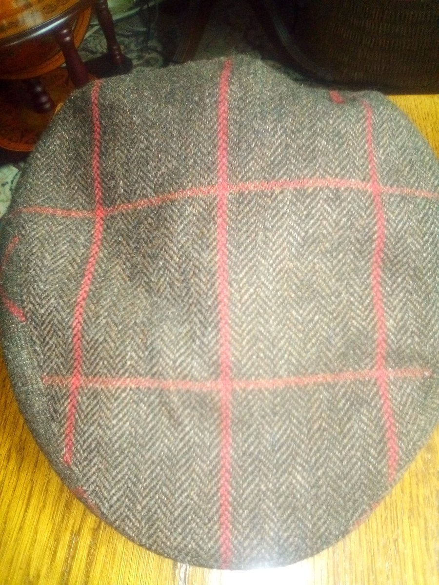 ChiefScrobbler's tweet photo. First day of flat cap season out there.  Time to dig out the @TFarthingStore cap again.

#ThomasFarthing https://t.co/hPtEZSuxXD