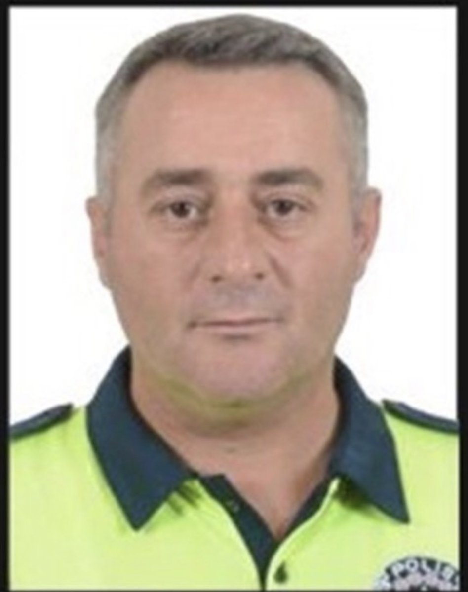 abarisss's tweet photo. Mersin’deki hain saldırıda şehit olan Polis Memurumuz Sedat Gezer'e Allah’tan rahmet ailesine, Emniyet Güçlerimize ve Milletimize başsağlığı dilerim. https://t.co/Jit2t8OCge