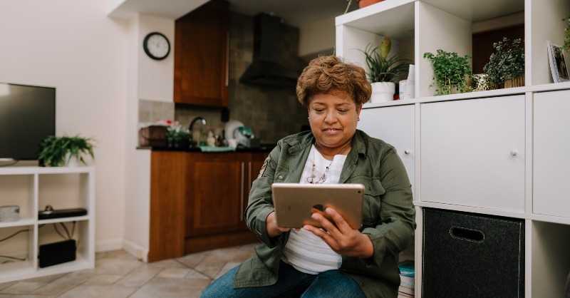 Ageing_Better's tweet photo. Today we're excited to announce that we've added 200+ photos to our age-positive image library!
Called #AWomansWork, the collection features photos of women aged over 50 in their workplaces in a range of settings including offices, cafés and warehouses... (1/6)