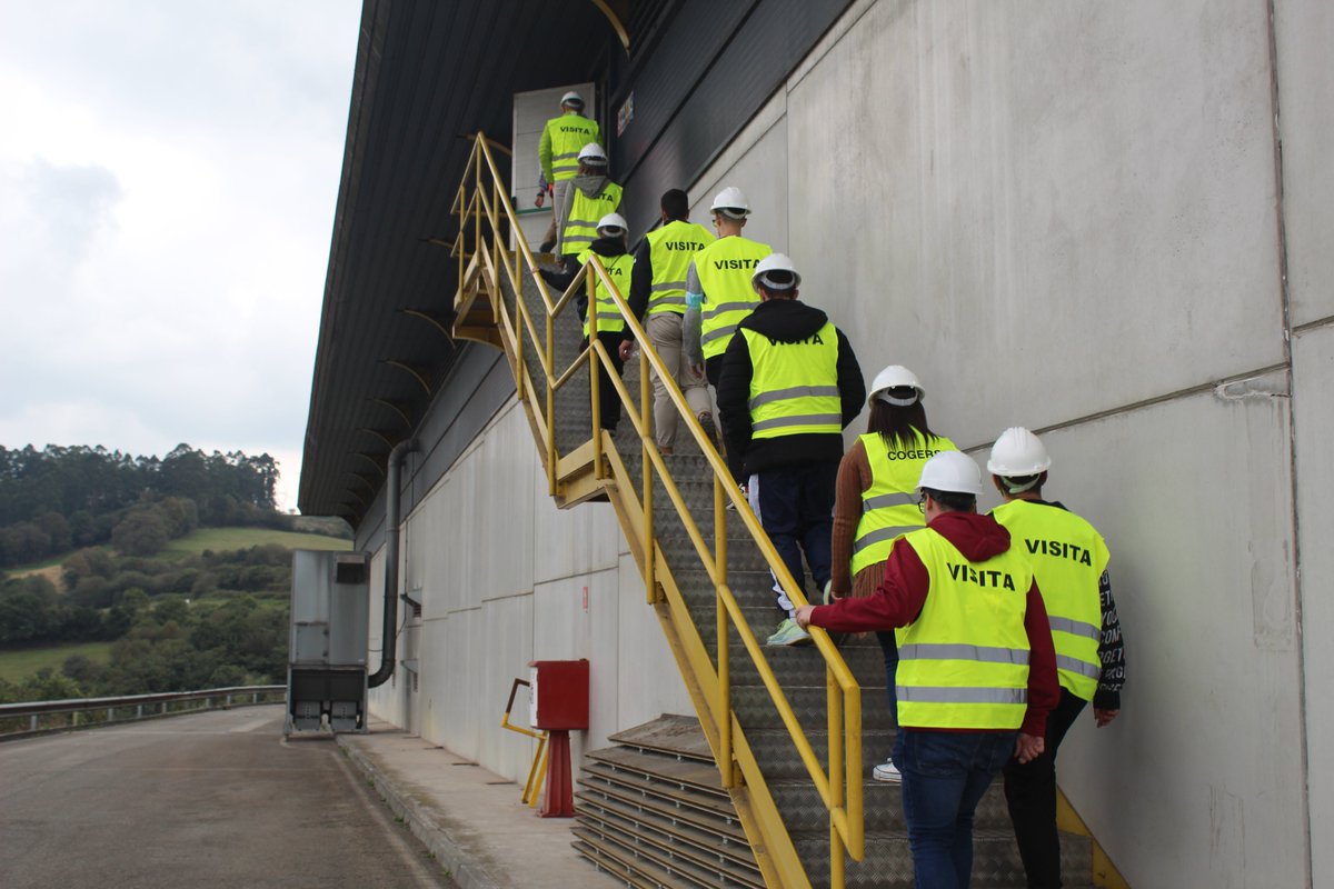 Los alumnos del <a href="/MQDSUniOvi/">Master Química y Desarrollo Sostenible UniOvi</a> realizaron una interesantísima visita a las instalaciones de <a href="/cogersaasturias/">Cogersa</a> el pasado viernes. Muchas gracias a Cogersa por su continua colaboración con nuestro máster.