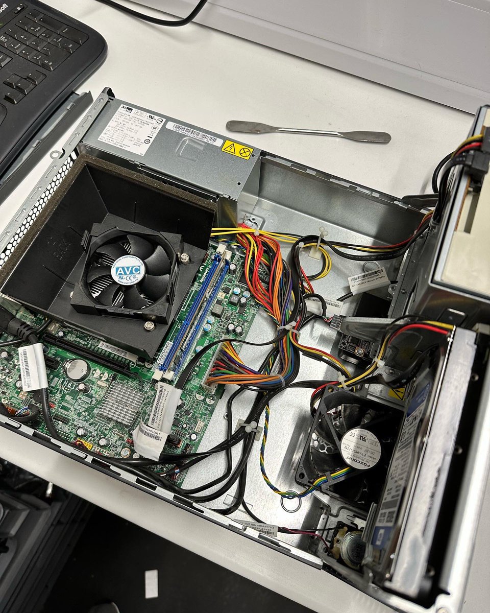 mhcomputersltd's tweet photo. It’s paramount your device is serviced to avoid reducing the life span of your PC or Laptop. We highly recommend an annual service. Why not book in today by calling us on 01924 900059 or email us at contact@mhcomputers.co.uk. #mhcomputers #laptoprepairsnearme #laptoprepairsossett https://t.co/qrjNri4JmB