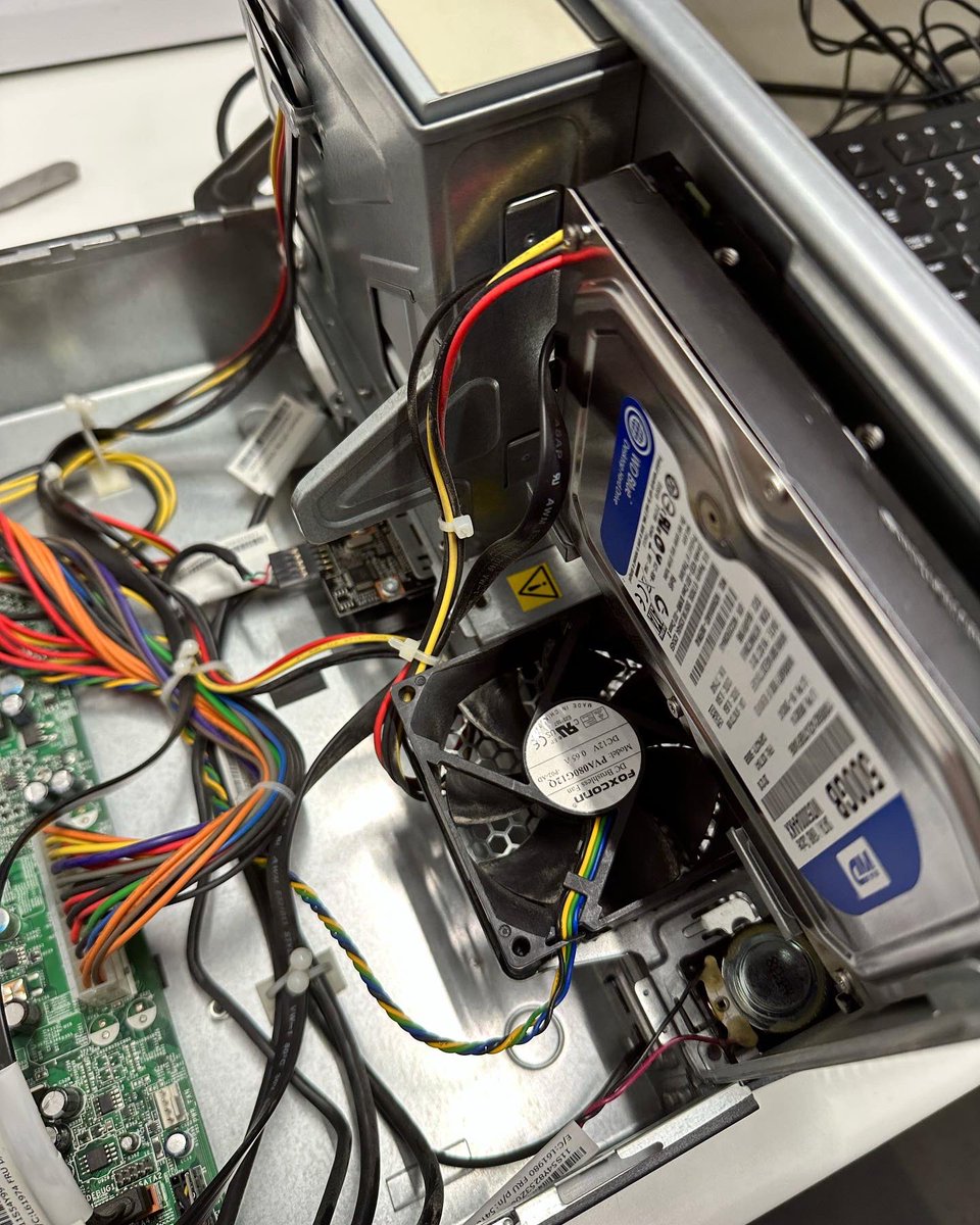 mhcomputersltd's tweet photo. It’s paramount your device is serviced to avoid reducing the life span of your PC or Laptop. We highly recommend an annual service. Why not book in today by calling us on 01924 900059 or email us at contact@mhcomputers.co.uk. #mhcomputers #laptoprepairsnearme #laptoprepairsossett https://t.co/qrjNri4JmB