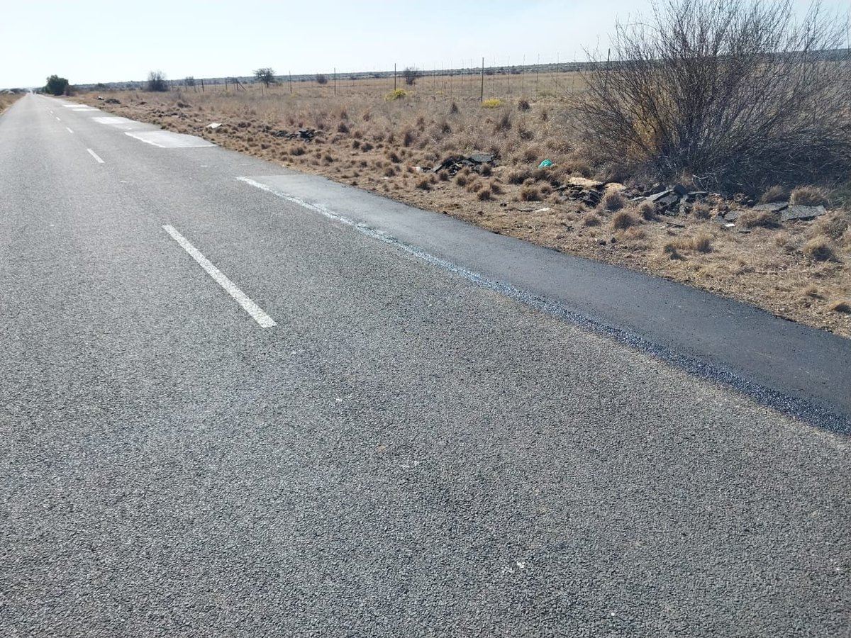 NC_drpw's tweet photo. The implementation of Operation Vala Zonke in the Northern Cape Province is well underway. Potholes and edgebreaks are being repaired on the MR912 provincial road from N12 to Riverton.
#ValaZonke
#KwalaKaofela
#TrendsettersInInfrastructureDevelopment https://t.co/GDZI8iiavS