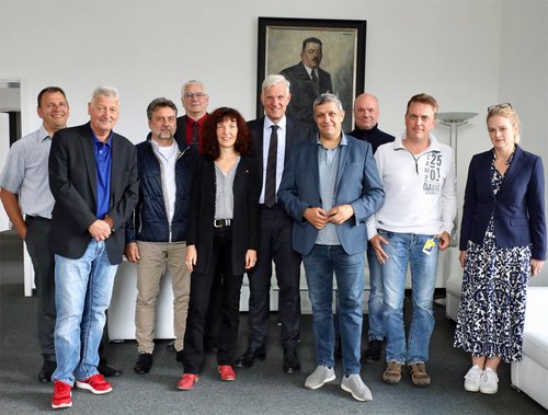 Siemens-Betriebsräte, IG Metall und DGB im Dialog mit der Politik: Am 16. September 2022 tauschten sich Betriebsräte aus Berliner Siemens-Betrieben, IG Metall und DGB mit Wirtschaftssenator Stephan Schwarz sowie dem Vorsitzenden der SPD Berlin, Raed… dlvr.it/SZ3jZd