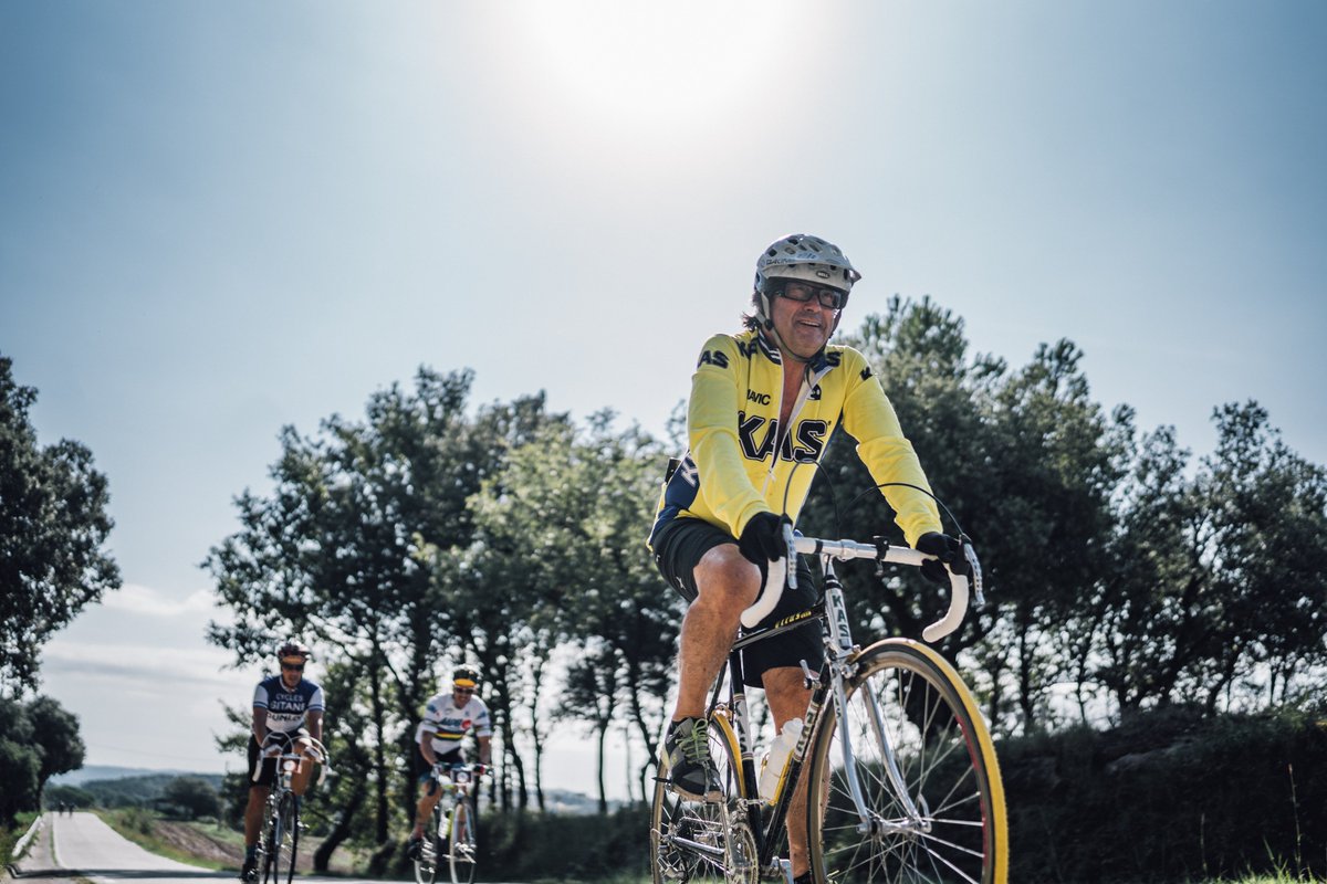 Retrotrobada és ciclisme clàssic. Els colors de tota la vida, com el groc KAS.