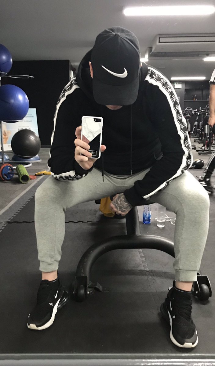 EVILMASTER2022's tweet photo. GET ON THOSE KNEES AND SNIFF https://t.co/dmqUunl2JH