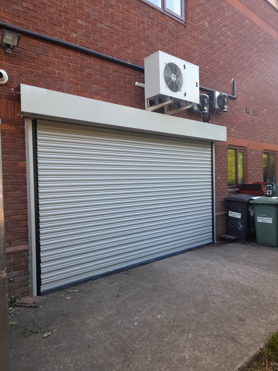RollerShutterUK's tweet photo. Doncaster golf club Bawtry Road. Roller shutter completed on 23/9/22 https://t.co/sbZwx3Boe3