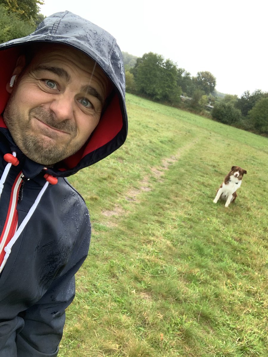 m_bartels's tweet photo. Herrlich ganztägig grau mit flüssigem Sonnenschein… wie hab ich das (nicht) vermisst ☹️ #hunderunde #gummistiefelodernix https://t.co/MdnSxaAOFA