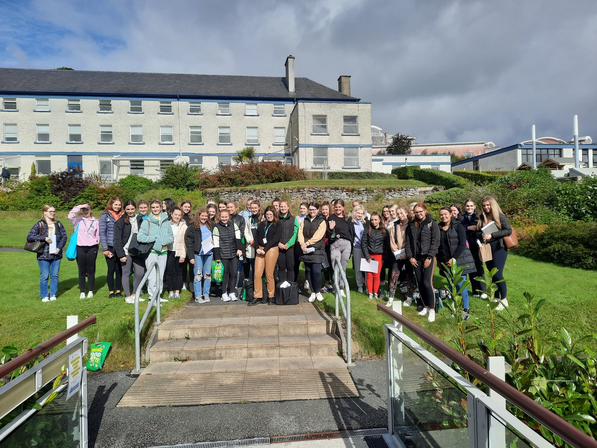 GaeilgeSanAingeal (@gaeilgecsa) on Twitter photo Chuir muid fáilte roimh mhic léinn na chéad bhliana ar an Aoine! #BOidGaeilgeagusTíos Guíonn foireann na Gaeilge chuile rath orthu <a href="/StAngelasSligo/">ATU St Angelas</a> 💫👩🏼🏫💚 Chuir muid fáilte roimh mhic léinn na chéad bhliana ar an Aoine! #BOidGaeilgeagusTíos Guíonn foireann na Gaeilge chuile rath orthu <a href="/StAngelasSligo/">ATU St Angelas</a> 💫👩🏼🏫💚