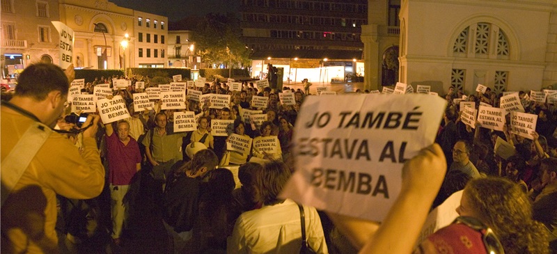 CridaSabadell's tweet photo. 🔴 Cas Bemba

Avui fa 19 anys que el @PSCSabadell donava una ordre clara, i acompanyant a la policia, anava a perseguir joves per tota la ciutat.

🔸 El Cas Bemba va tenir als joves detinguts i a la ciutat, durant 14 anys, a l'espera de l'absolució.

➡️ https://t.co/OVQUcXnxjp https://t.co/ewIeQkcp9R