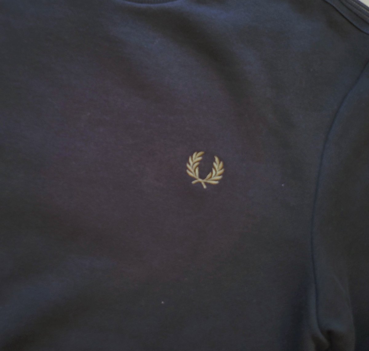 BEEHIGHSHOP's tweet photo. ☆新作続々入荷中☆
フレッドペリーよりスウェットの新作が入荷しました！
左胸にロゴ刺繍、袖にニットテープを配したスウェット。
裏毛素材なのですぐに活躍しますよ。
プライス:17600円
店頭でチェックして下さいね♪

#フレッドペリー #fredperry #岡崎市 #セレクトショップ #ビーズハイ #beeshigh https://t.co/2LNgKYUiFf