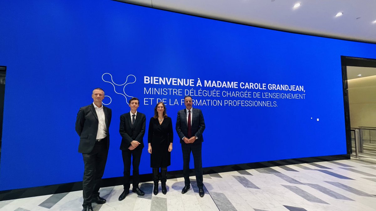 CGrandjean_'s tweet photo. Réunir le présent et le futur de la cybersécurité en un seul lieu, c’était le voeu d’@EmmanuelMacron au moment de la création du @CampusCyberFr. Quel plaisir d’en inaugurer le Forum et la 1ère formation ce matin. 

Objectif : 37 000 emplois dans la filière pour 2025 🚀 @jnbarrot https://t.co/kgY3dovlWv