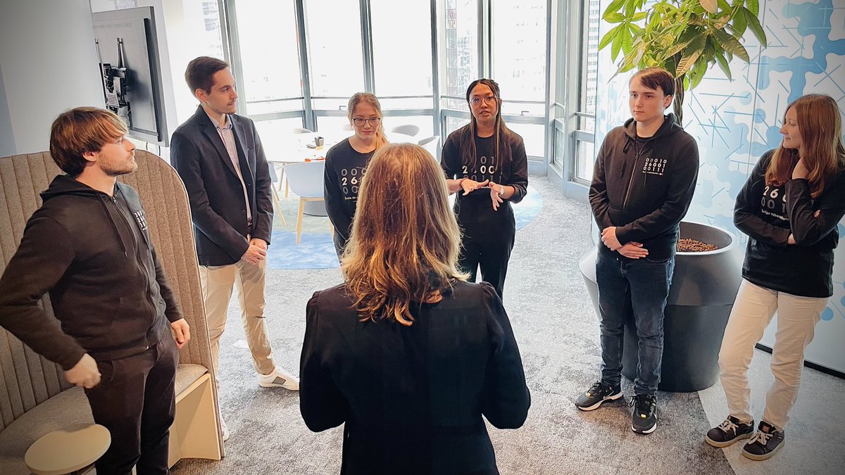 CGrandjean_'s tweet photo. Réunir le présent et le futur de la cybersécurité en un seul lieu, c’était le voeu d’@EmmanuelMacron au moment de la création du @CampusCyberFr. Quel plaisir d’en inaugurer le Forum et la 1ère formation ce matin. 

Objectif : 37 000 emplois dans la filière pour 2025 🚀 @jnbarrot https://t.co/kgY3dovlWv