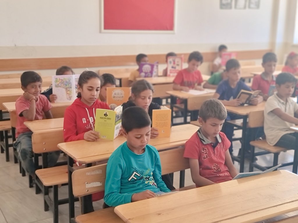Burkkklc's tweet photo. #sufraokuyor #urfaokuyor #simdikitapzamani 
Sufra İlkokulu https://t.co/3s225SRYYX