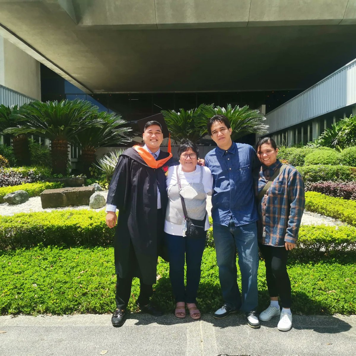 emman_felipe98's tweet photo. Graduation Day! 🎓 https://t.co/WldF4pV3rS