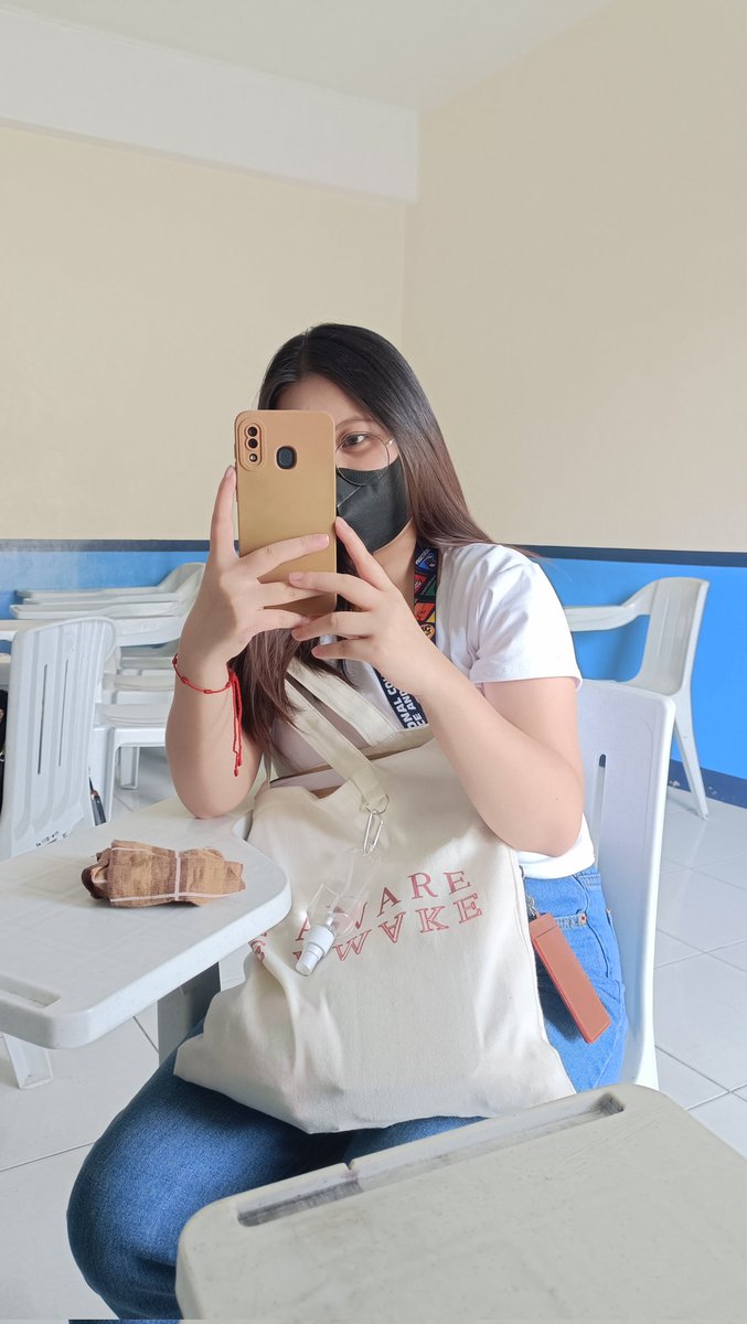 patrizcarteu's tweet photo. Forda school girl ++ cutie tote bag wahhh tyvm @412haulz . Buti umabot sa f2f class namin 🤩😊 

#412haulzmail https://t.co/fhRYO0Z1fa