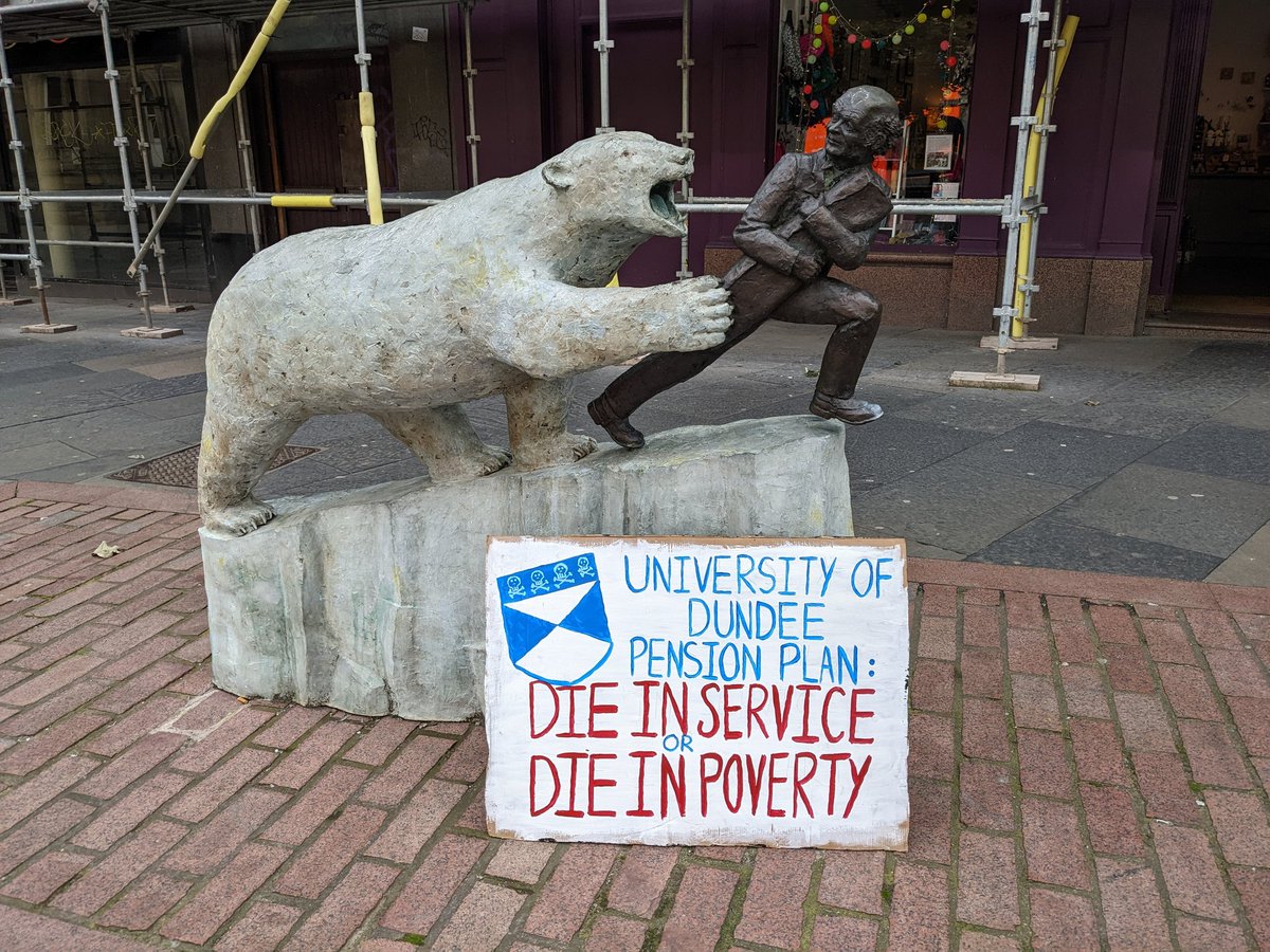 Real time footage of the unison bear fighting to take our pensions back out of the grubby hands of the Uni #unison #bear #unite #uniofdundee #dundeeunistrikes #welcomeweek #freshersweek #dundeepolarbear @unisonscot @dundeeuni @UniteScotland