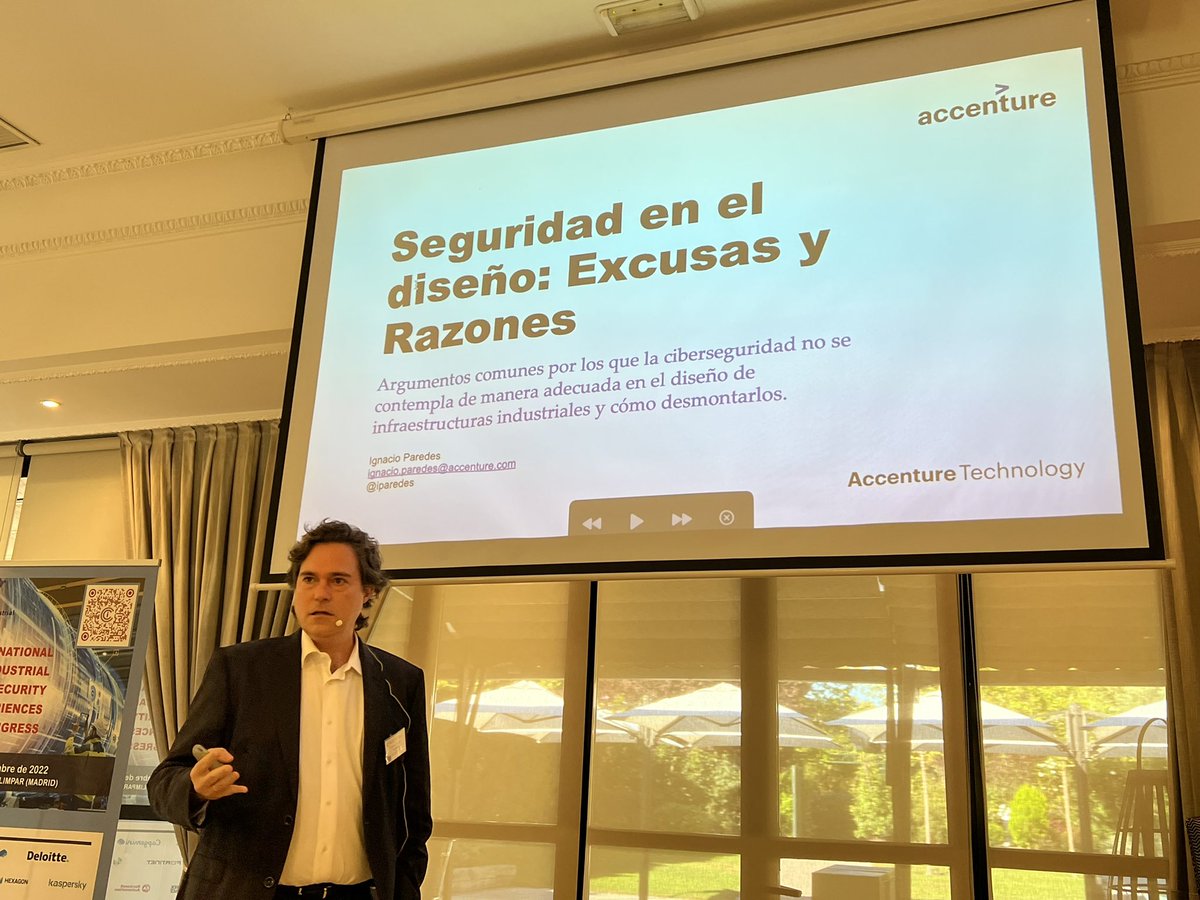holesec's tweet image. Hace mucho que tenía ganas de escuchar en vivo una charla de mi amigo @iparedes  Que alegría poder estar en primera fila!
#CCIconeurope22