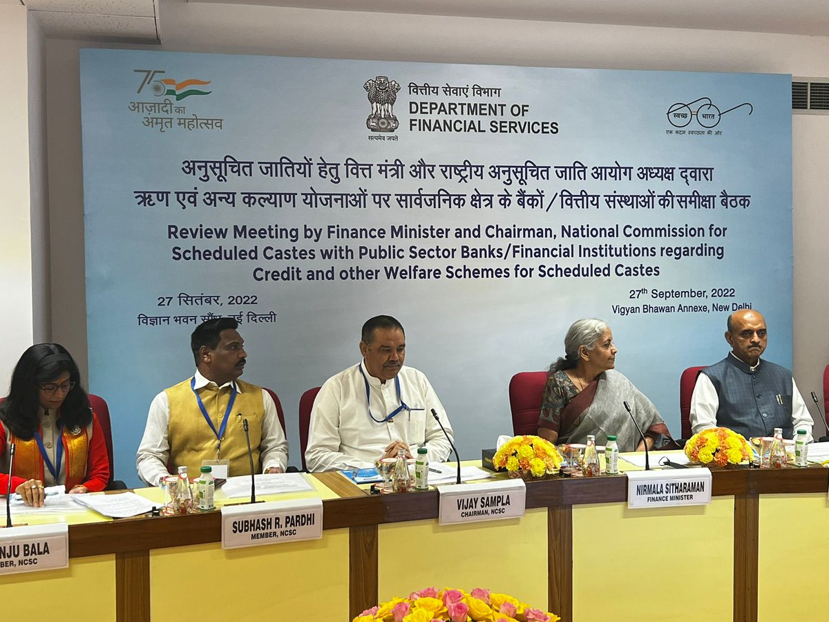 NCSC_GoI's tweet photo. श्रीमती निर्मला सीतारामन जी , माननीय वित्त मंत्री, भारत सरकार एवं राष्ट्रीय अनुसूचित जाति आयोग के अध्यक्ष श्री विजय सांपला जी द्वारा अनुसूचित जातियों हेतु ऋण एवं अन्य कल्याण योजनाओं पर सार्वजनिक क्षेत्र के बैंकों/ वित्तीय संस्थानों की समीक्षा बैठक । #NCSC #Article388 https://t.co/16xNtuillY