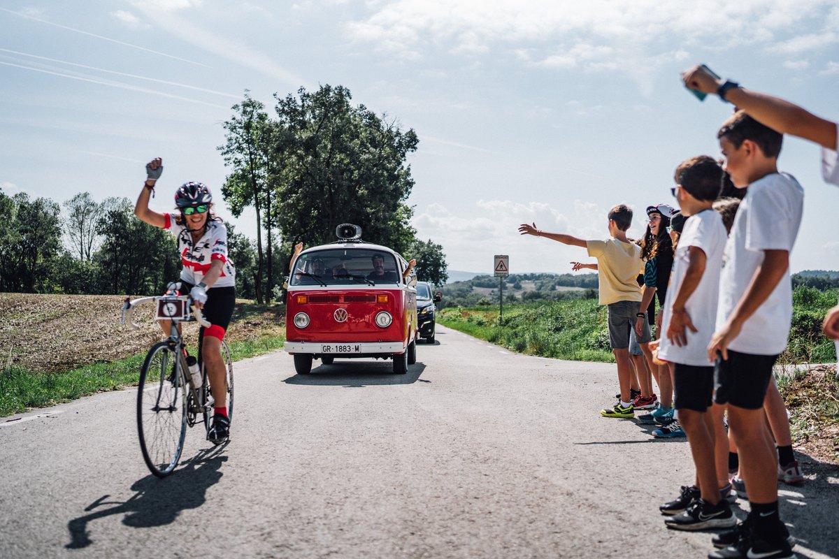 I sense la megafonia mòvil de Casòliva i la selecció musical del cotxe-escombra no seria el mateix. Casòliva ens dona suport des de la primera edició. Moltes gràcies per animar públic, ciclistes i cotxes escombra.
#ciclismedeveres #casolivaberga <a href="/janinavilana/">Janina Vilana🎗</a>