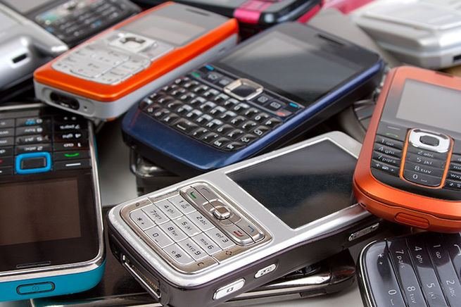 Sales of feature phones in #Russia increased 3.5 times in a week

The fact is that smartphones are banned in the Russian army. Conscripts can only take a keypad phone with them on the road.