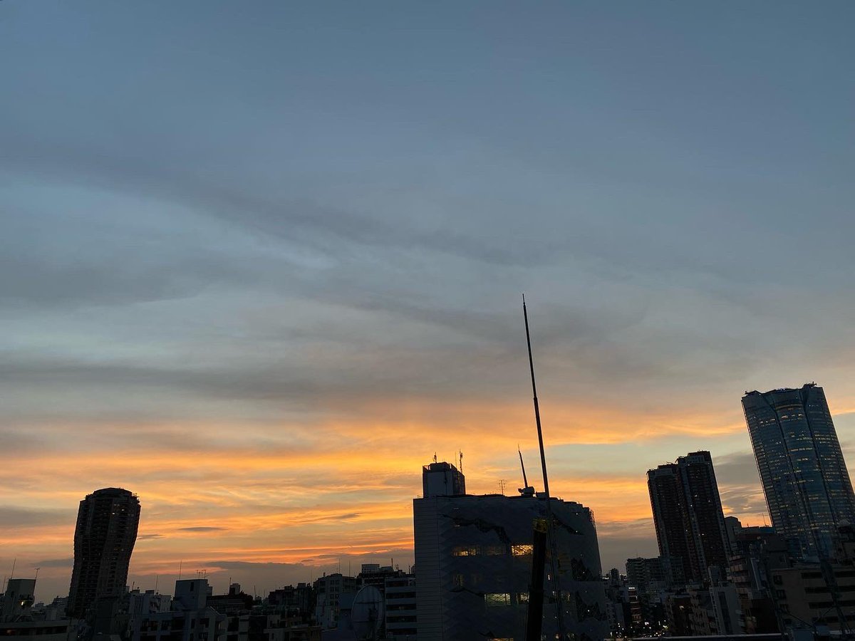 Spica_nail's tweet photo. #いまそら #夕焼け #日没早くなってきた #夕暮れ #逢魔時 #首都高閉鎖中 #東京 #風景 #秋の空 #麻布十番ネイルサロン #スピカ #nailbeautyspica #azabujubannailsalon #tokyo #sunset #twilight #autumnsky #coolwind #landscape #cityviews #closedhighway #nofilte https://t.co/eD9TKPojgX