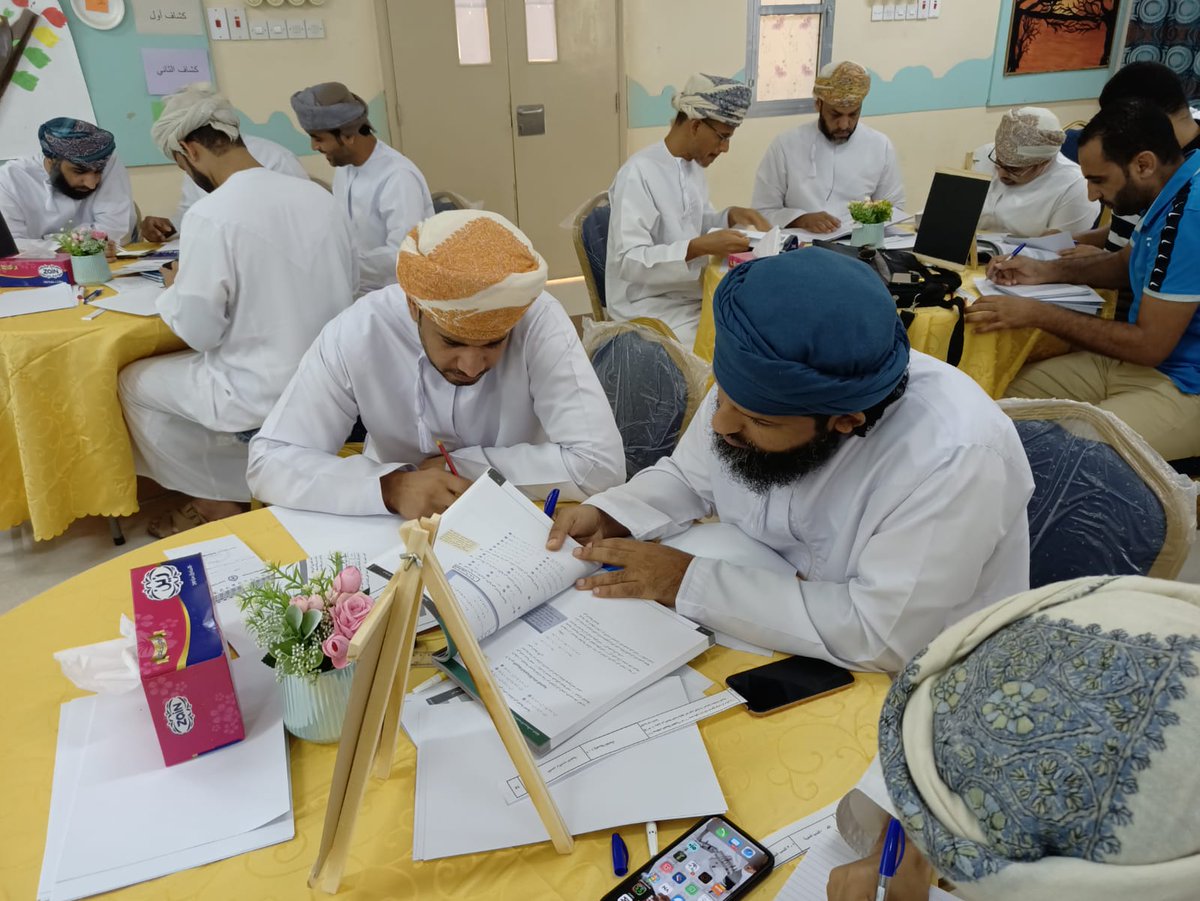 EduGovNBT's tweet photo. اختتام البرنامج التدريبي "المفردات الامتحانية للصف العاشر في سلاسل الرياضيات" والذي استمر لمدة ثلاثة أيام متواصلة في 6 مراكز على مستوى المحافظة بمشاركة 129 معلم و معلمة.
#فعاليات_تعليمية_شمال_الباطنة 
#مدارسنا_مستقبل_واعد https://t.co/ZSQZbGDpta