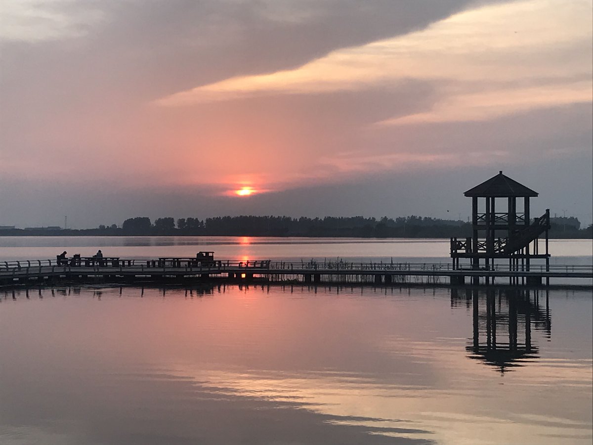 Zhenjiangcity's tweet photo. ๐Jinshan Lake is always the best for photographers in #Zhenjiang to see the sunset. #ViewofZhenjiang #WorldTourismDay https://t.co/OU5DqwbNVq