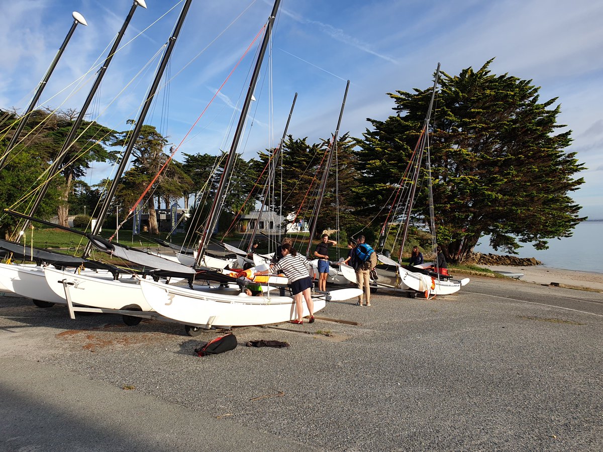 15 élèves administrateurs des Affaires Maritimes et 2 ingénieurs des travaux publics de l’Etat en formation à l'ENVSN sur le secteur de la plaisance et des sports nautiques 
#environnement #formation #sports #administration #plaisance #littoral #securite #reglementation
