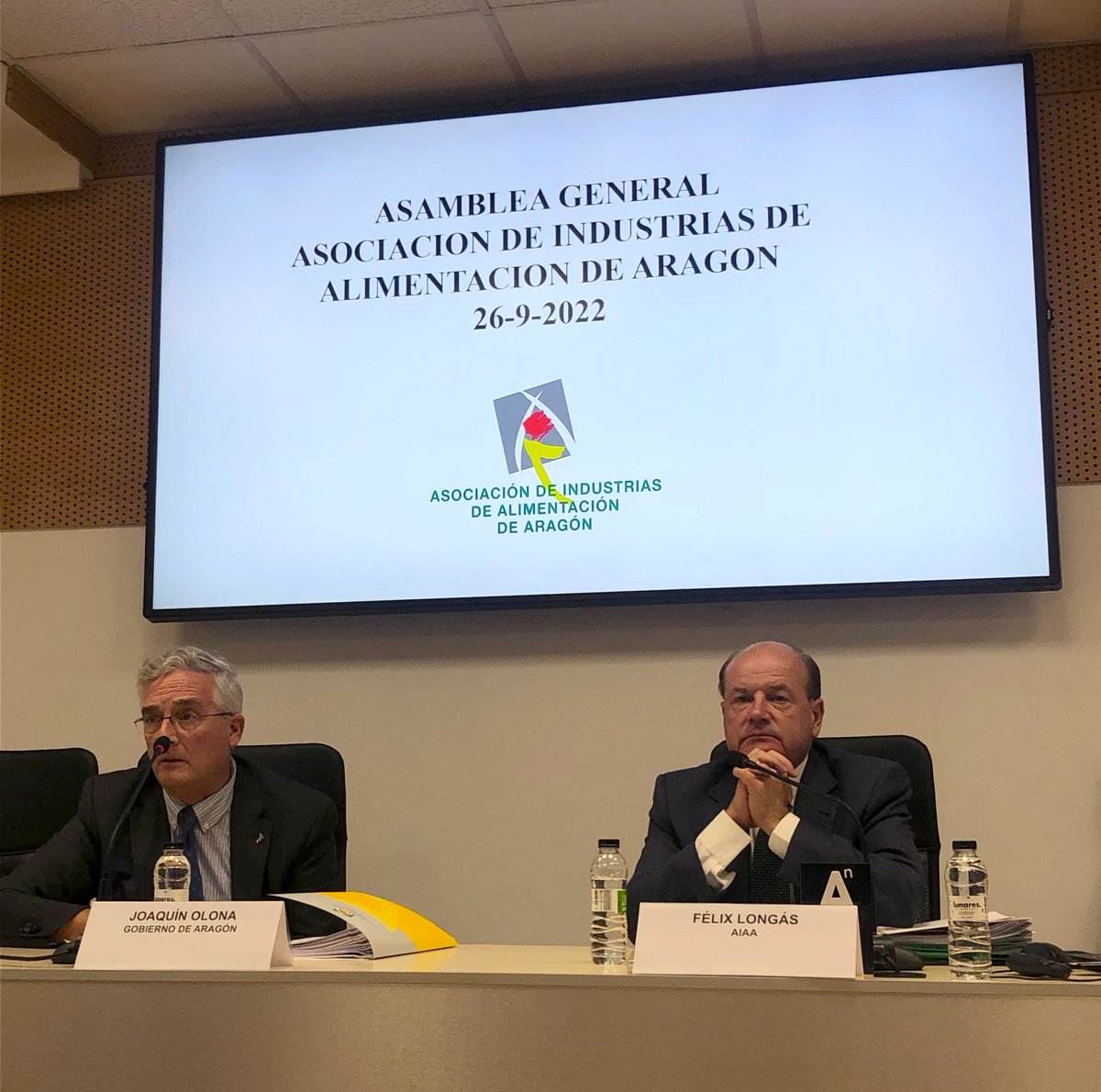 En la asamblea general de la #agroindustria de Aragón <a href="/AIAA2/">Alimentos y Bebidas de Aragón-AIAA</a> reforzamos la colaboración público-privada para continuar en la senda del crecimiento, la promoción y la #internacionalización.
<a href="/joaquinolona/">Joaquín Olona Blasco</a> <a href="/GobAragon/">Gobierno de Aragón</a> <a href="/aragonalimentos/">Aragón Alimentos</a> #AragonAlimentosNobles #Loqueveses