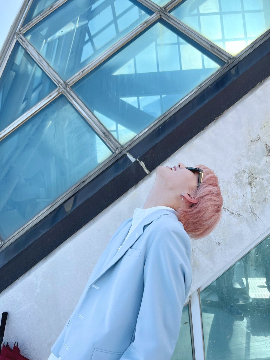 official_ONEWE's tweet photo. [#ONEWE_TMI] #9 🤫

진용훈은 락스타다.
(또 다른 TMI : 제보자는 훈스타💕)

#ONEWE #원위 
#용훈
#돌아온_TMI https://t.co/5fm5191N4j
