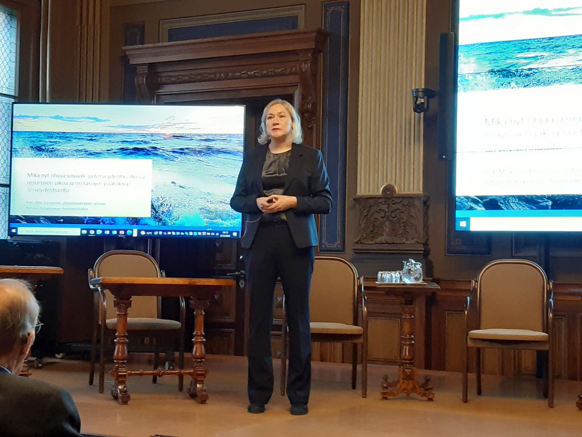 VuorelaPiia's tweet photo. "Joku muu on kuollut." Vahva ja naulan kantaan osuva puheenvuoro professori @miia_turpeinen Sosiaali- ja terveydenhuollon priorisointi foorumissa 2022 / järjestäjänä @STM_Uutiset https://t.co/gXUnGOAQZE