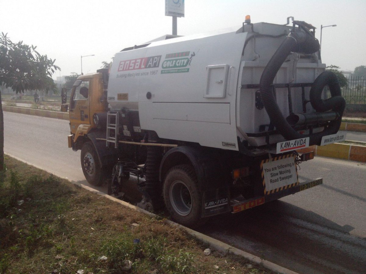 KamAvida's tweet photo. Our VT 651E & KB 8 LCH working at Ansal Golf City Lucknow.
#kamavida #kamsweep #sweepers #gearuptoclearup #cleanindia #NCAP https://t.co/6Yjl3XtDp3 https://t.co/n0VAuH4khL