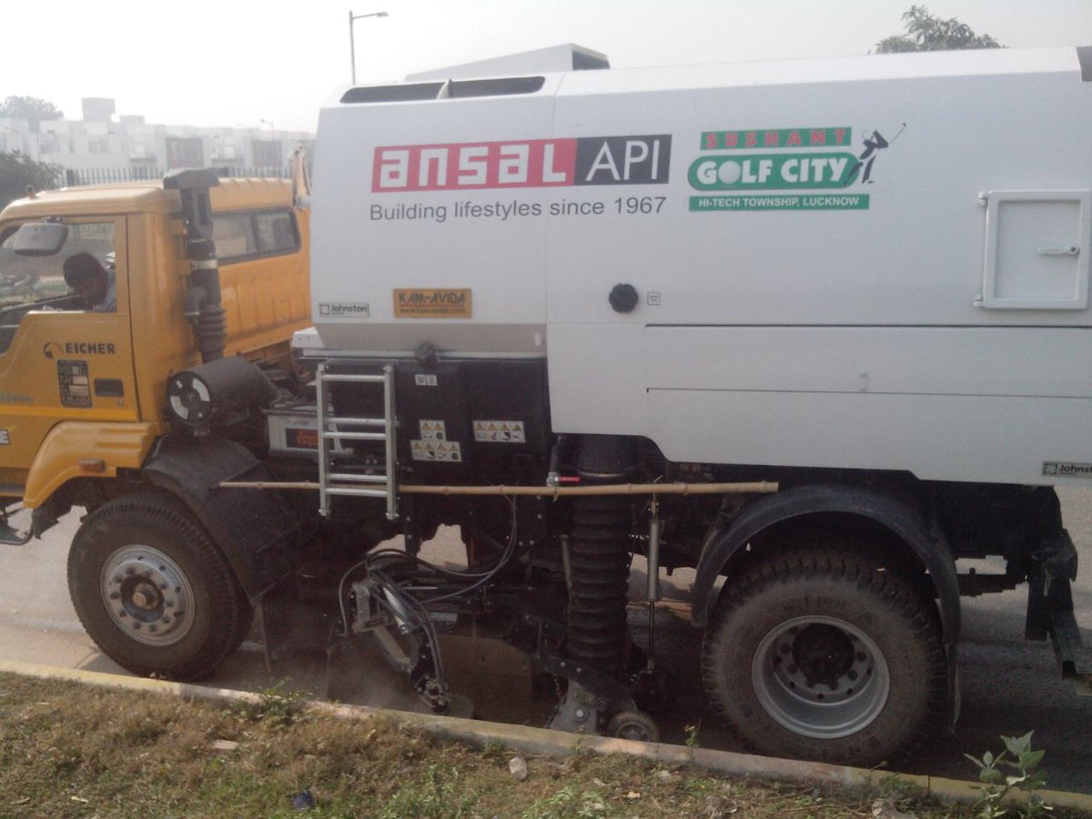 KamAvida's tweet photo. Our VT 651E & KB 8 LCH working at Ansal Golf City Lucknow.
#kamavida #kamsweep #sweepers #gearuptoclearup #cleanindia #NCAP https://t.co/6Yjl3XtDp3 https://t.co/n0VAuH4khL