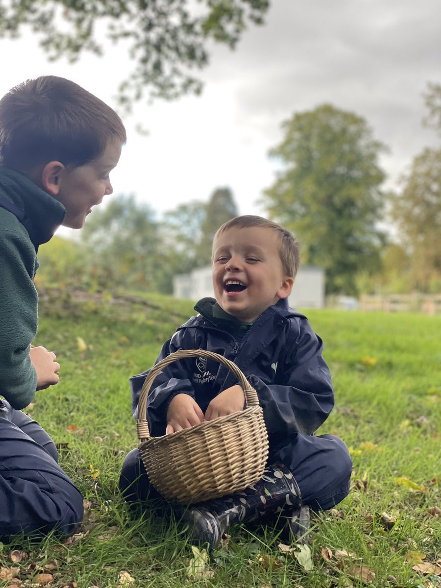 KESPreparatory's tweet photo. The joy of being outdoors,collecting #autumn treasures, was clear to see on the faces of our #StroudReception children today. They had a wonderful time exploring our beautiful grounds. #StroudSchool #StroudEY #StroudOutdoors #naturelovers https://t.co/pGrN6IkEZQ