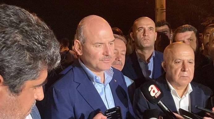 OlcayKilavuz's tweet photo. İçişleri Bakanımız Sayın Süleyman Soylu Mersin'e gelerek, saldırıya ilişkin açıklamalarda bulundu.

Teröristleri ve destekçilerini şiddetle, nefretle lanetliyor; Şehidimizi rahmetle ve minnetle anıyorum. 

Yüce Türk Milletinin başı sağolsun.🇹🇷 https://t.co/VqYKf36K1h