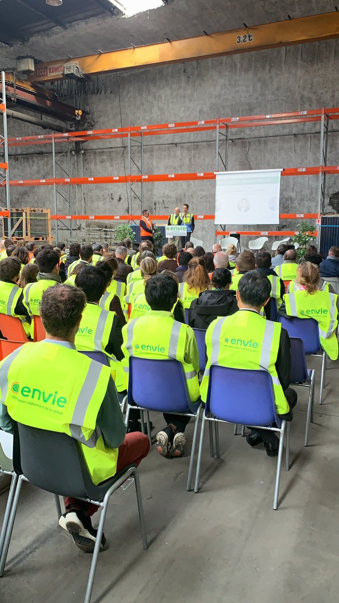 Roch_Drozdowski's tweet photo. Nouvelle étape pour la filière solaire: @NicolasDefrenne et Xavier Daval inaugurent ce matin le site de recyclage de panneaux solaires photovoltaïques usagés de Saint-Loubes ☀️👏👏 @kiloWattsol @soren_eco https://t.co/OmpWv9Jz6F