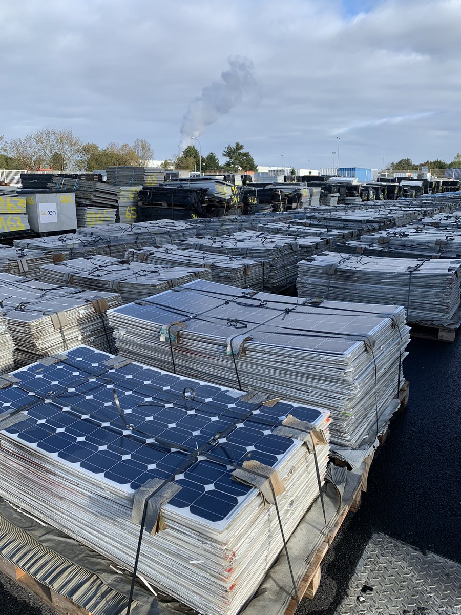 Roch_Drozdowski's tweet photo. Nouvelle étape pour la filière solaire: @NicolasDefrenne et Xavier Daval inaugurent ce matin le site de recyclage de panneaux solaires photovoltaïques usagés de Saint-Loubes ☀️👏👏 @kiloWattsol @soren_eco https://t.co/OmpWv9Jz6F
