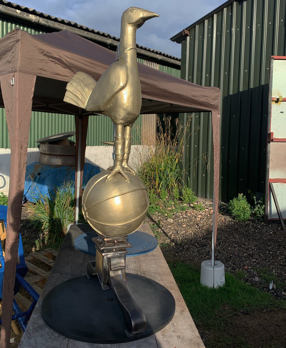 sladeweld's tweet photo. The Legend who’s nabbed this sculpture hasn’t told his Wife 😅
“First thing she’ll know of it is once it’s bolted down in the garden”
Were his exact words 😂
#todoistodare I guess!
Let’s wish him luck.
#coys #spurs
#myteam #fanart
#handmade #metalart
#ttid #madebyme #essex https://t.co/znSnlV3qkR