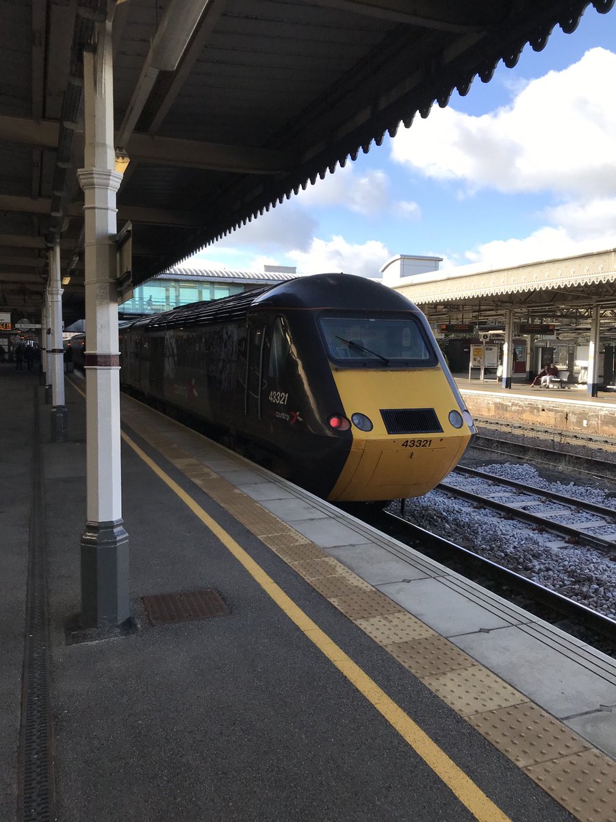 An increasingly rare but welcome spot at Sheffield station today - an intercity 125(class 43 HST for fellow train enthusiasts!)