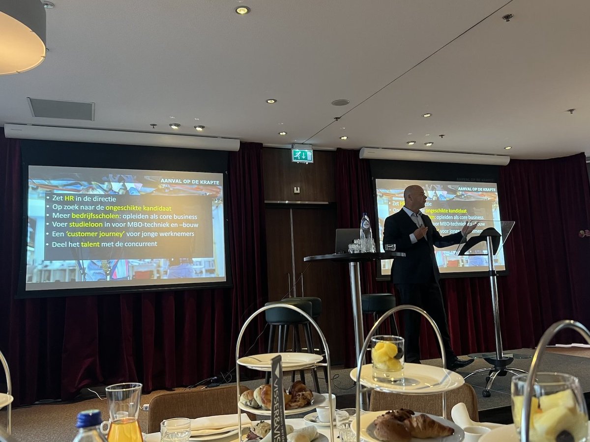 ellenaltenburg's tweet photo. Verfrissend: econoom @mathijsbouman brengt de #customerjourney van jonge werknemers onder de aandacht bij werkgevers, tijdens inspirerende Prinsjesdag Ontbijtsessie van @visserenvisser Zou mooi zijn als ze er mee aan de slag gaan. How about you? https://t.co/zL94uydzQ1