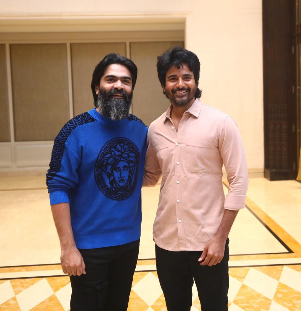 CinePrem's tweet photo. #Atman @SilambarasanTR_ Producer @IshariKGanesh Director @menongautham, Actors  @Siva_Kartikeyan @MahatOfficial at #VTKSuccessParty

#VendhuThanindhathuKaadu 
@arrahman @VelsFilmIntl @RedGiantMovies_ @Udhaystalin

#SilambarasanTR

@teamaimpr @harihara8547 https://t.co/qPI0b3UYMS