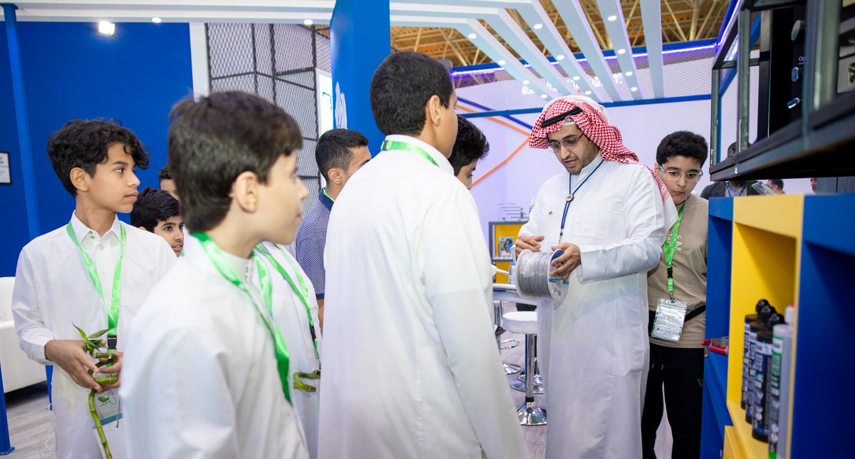MASDARBM's tweet image. لنرتقي بأجيال المستقبل ...
فخورون جداً بزيارة فرساننا من مدارس @ahad_schools  لجناح "مصدر" في #معرض_مشروعات_مدن_متميزة في عهد خادم الحرمين الشريفين والتعرف على رحلة البناء والتشييد
#مصدر