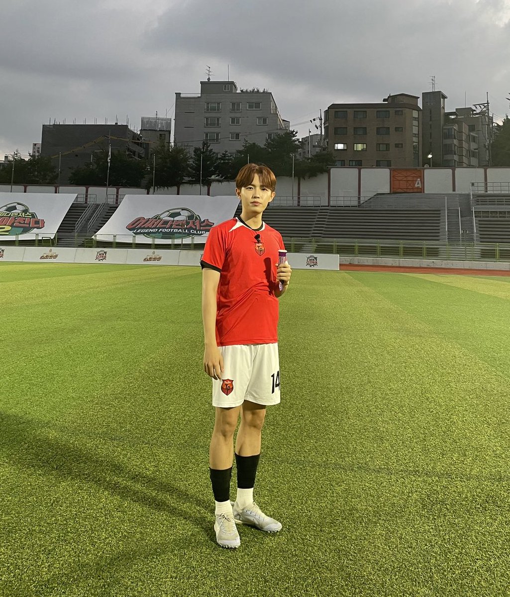 twinniejaenie's tweet photo. ❤️⚽️ #김재환 #KIMJAEHWAN https://t.co/1WwIJD6Sd7