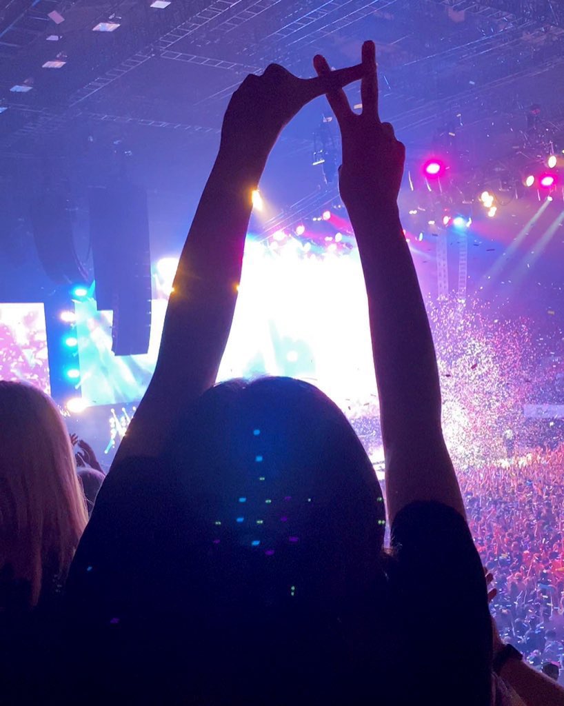 odetosai's tweet photo. After six years, I finally got to see the pilots on live for the first time. I had the chance to be a part of the takeover tour, i had the chance to have my best time with the best people. 

Thank you is nothing of what i need to give you back. I'm home❤️ 
#cliquearoundtheworld https://t.co/dgOXiUllqm