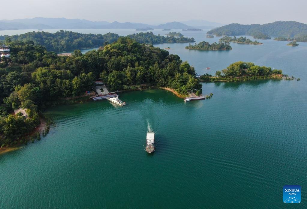 AlbumGba's tweet photo. The aerial photos show a view of Wanlyu Lake, also known as Xinfengjiang Reservoir, in Heyuan, south China's Guangdong Province. #AmazingChina #Guangdong #PaceinGBA https://t.co/1rk6t2qTb4