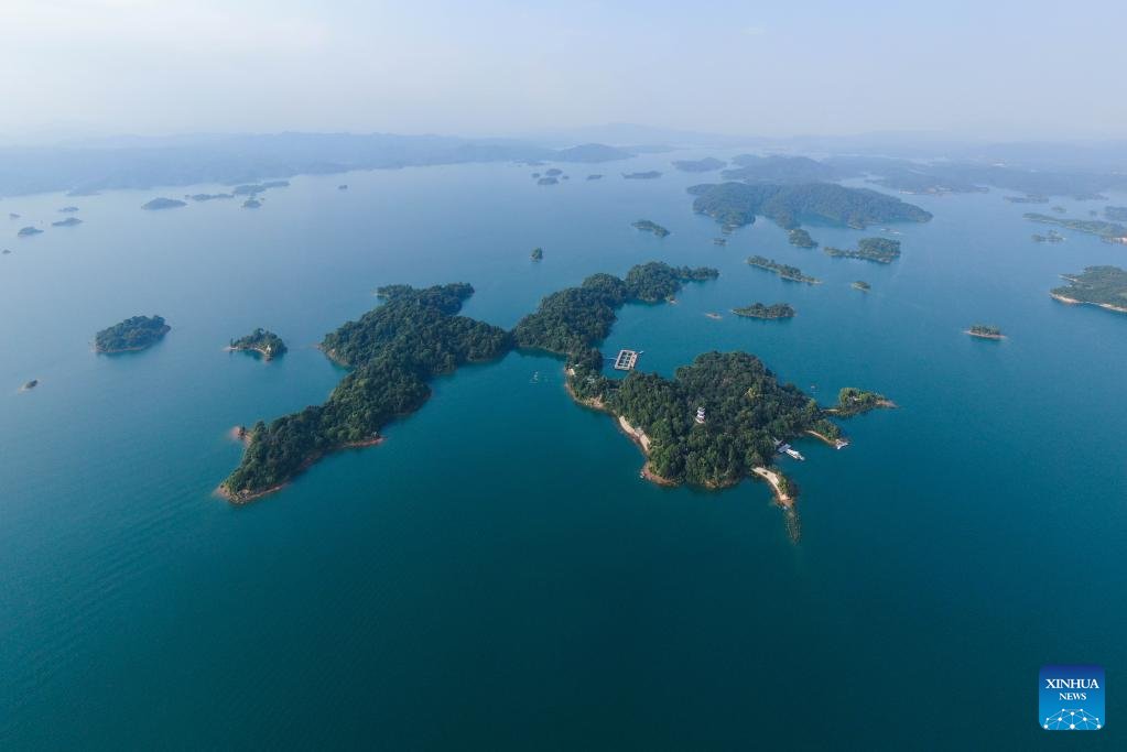 AlbumGba's tweet photo. The aerial photos show a view of Wanlyu Lake, also known as Xinfengjiang Reservoir, in Heyuan, south China's Guangdong Province. #AmazingChina #Guangdong #PaceinGBA https://t.co/1rk6t2qTb4