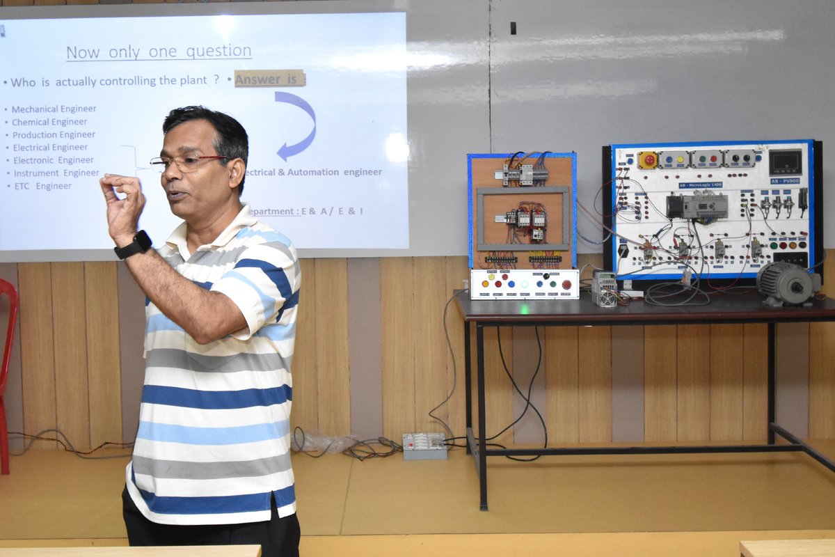 Silicontech_bbs's tweet photo. Session 2 was taken over by the team of Prolific Automation on Industrial Automation using PLCs and SCADA.
#silicontech #sitbhubaneswar #sipc #iic #trainingprogram #iot #embeddedsystem #industry4.0 #plc #scada #handson #advancedtechnologies #robogenesis #prolificautomation https://t.co/tfYwwk0Cbw