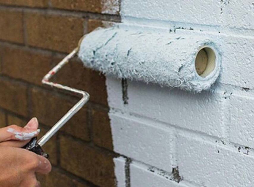 🇦🇺 En Australie, des chercheurs viennent de mettre au point une peinture photovoltaïque capable de générer de l'électricité de manière autonome. La peinture produit de l'hydrogène grâce à son effet catalyseur et celui-ci est ensuite stocké ! 👏🏻