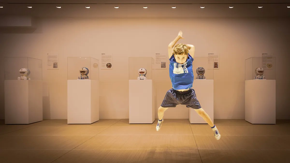 Modern Dance + Roppongi Art Night 2022 at Kaikai Kiki Gallery. #Japan #Tokyo #art #KaikaiKikiGallery #RoppongiArtNight2022 #Roppongi #art #六本木アートナイト #popart #sculpture #manga #anime #Doraemon #MurakamiTakashi #村上隆 #ドラえもん #カイカイキキギャラリー #広尾 #東京アート